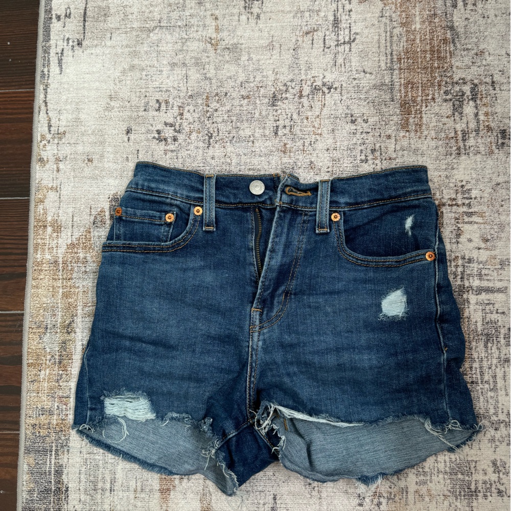 Size 25 LEVI jean shorts